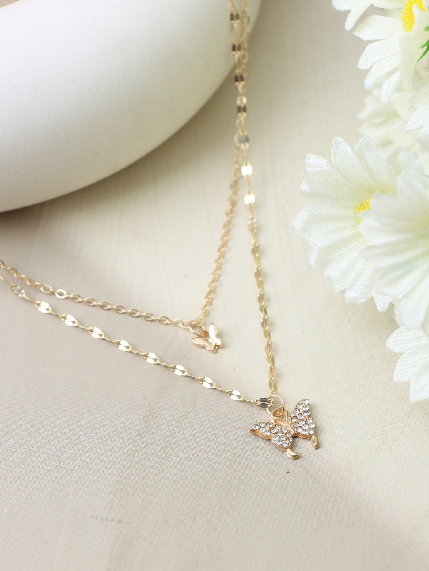 Double-layer butterfly necklace with sparkling diamonds