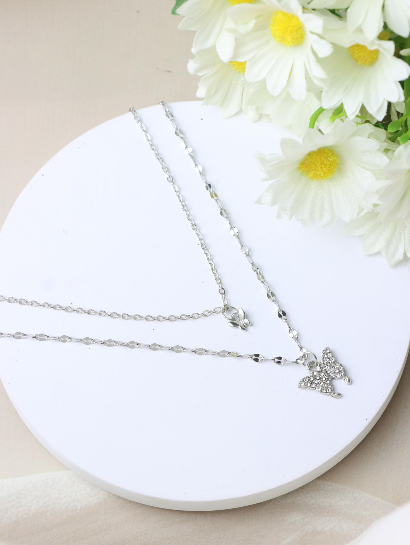 Double-layer butterfly necklace with sparkling diamonds