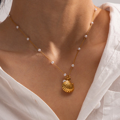 Seashell Pearl Necklace | gold plated | stainless steel