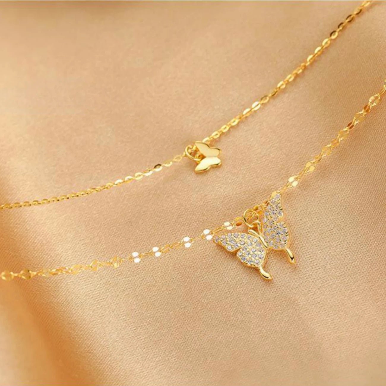 Double-layer butterfly necklace with sparkling diamonds